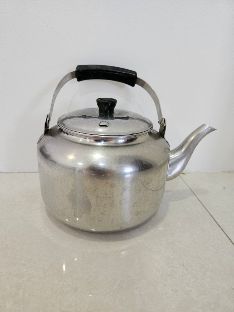 https://media.karousell.com/media/photos/products/2023/6/5/stainless_steel_kettle_5_liter_1685943117_804fe0a5.jpg