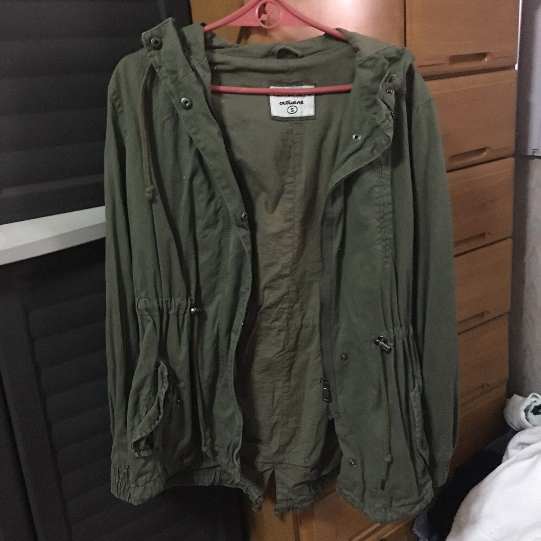 Terranova army green parka (Category: Coats, Jackets and Outerwear) located in Manila. Submitted by grimerx (Listing ID 1235800814, Image 1). Description: .