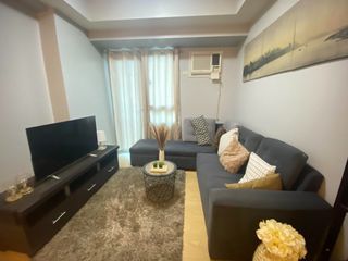 THE GROVE AT ROCKWELL, 2 Bedroom Unit With Parking For Rent Pasig City