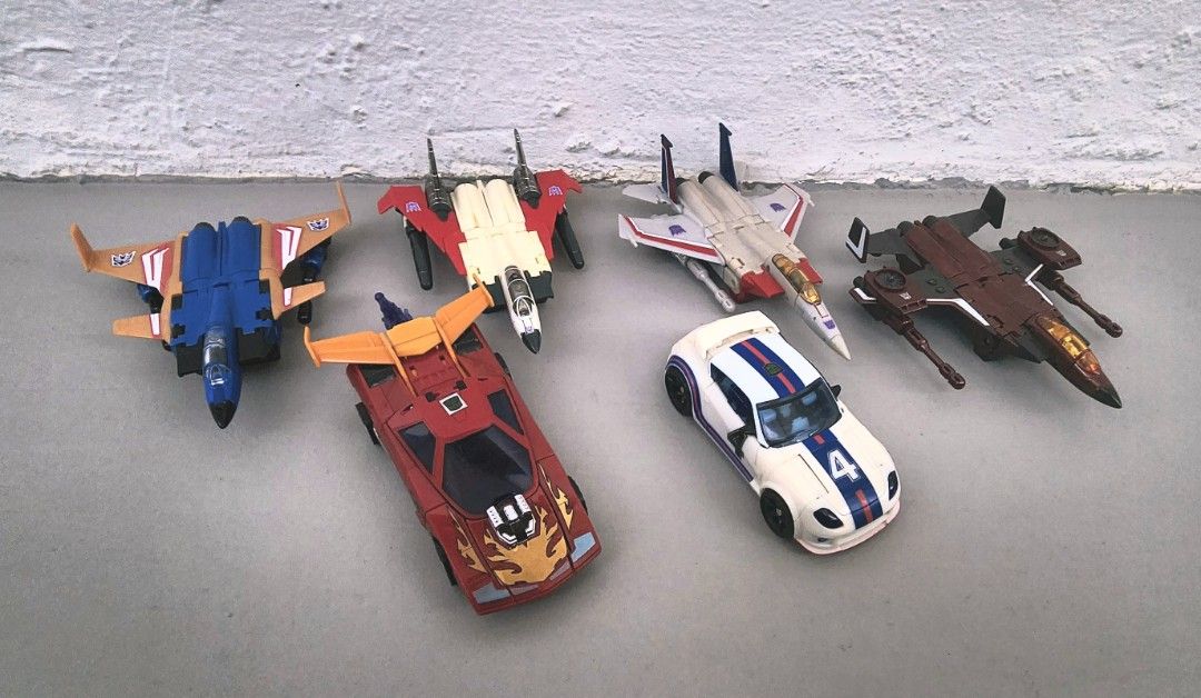 Transformers (Category: Toy Figures) located in Singapore. Submitted by ms.capybara (Listing ID 1235817889, Image 2). Description: Clearing vintage Transformers from different Toylines. Please see below for pricing. Takara Tomy (TT) and Hasbro. please DM to confirm the correct version. Since they are loose. open to negotiation. below market price NOT KO Transformers Movie 2007: Optimus Prime (Leader Class: Premium Vers) Starscream (G1 Deco) Jazz 