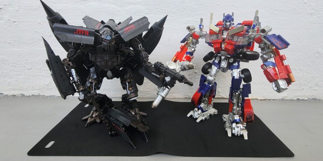 Transformers (Category: Toy Figures) located in Singapore. Submitted by ms.capybara (Listing ID 1235817889, Image 1). Description: Clearing vintage Transformers from different Toylines. Please see below for pricing. Takara Tomy (TT) and Hasbro. please DM to confirm the correct version. Since they are loose. open to negotiation. below market price NOT KO Transformers Movie 2007: Optimus Prime (Leader Class: Premium Vers) Starscream (G1 Deco) Jazz 