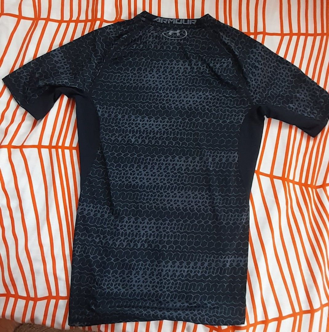 Under Armour Mens Heat Gear (Category: Activewear) located in Iloilo. Submitted by jdeah (Listing ID 1235783101, Image 2). Description: like new. very good contidion size small lp 900.