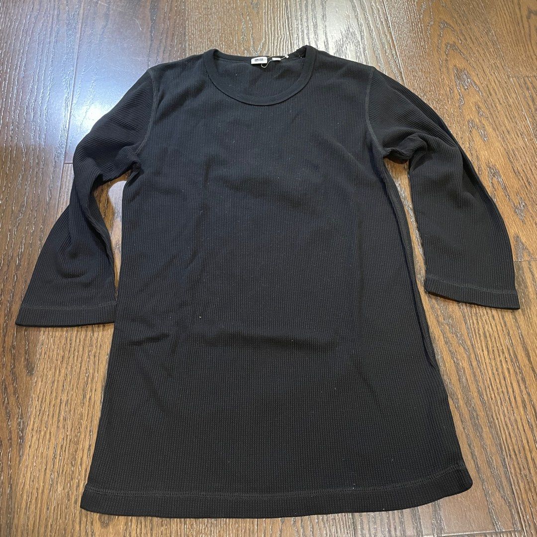 Uniqlo Black waffle thermals on Carousell