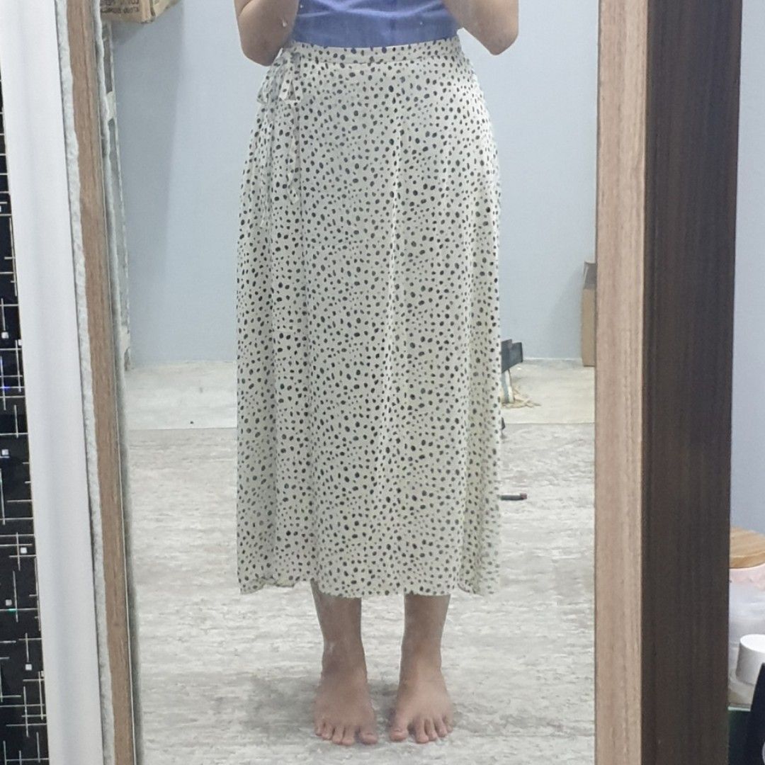 Uniqlo polka online dot skirt
