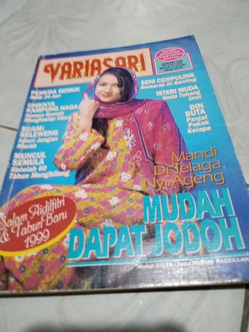 VARIASARI, Hobbies & Toys, Books & Magazines, Magazines on Carousell