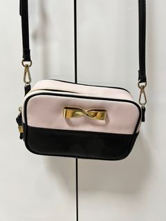 (Category: ) located in . Submitted by prettyyypreloved (Listing ID 1235859751, Image 1). Description: .
