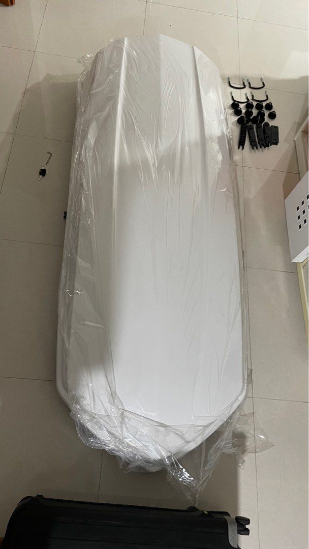 White Carroof storage box (rental) available , Car Accessories