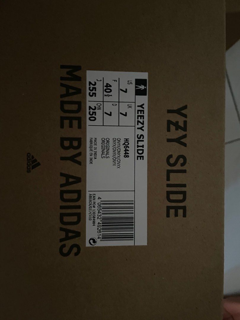 Yeezy Slide Onyx, Men's Fashion, Footwear, Sneakers on Carousell