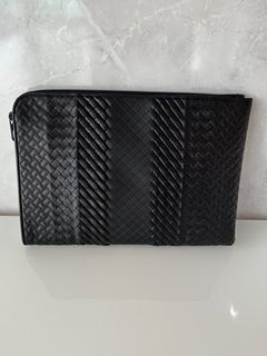 (Category: ) located in . Submitted by luxfashionz (Listing ID 1236052760, Image 1). Description: .