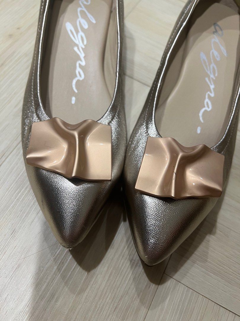 Champagne discount gold heels