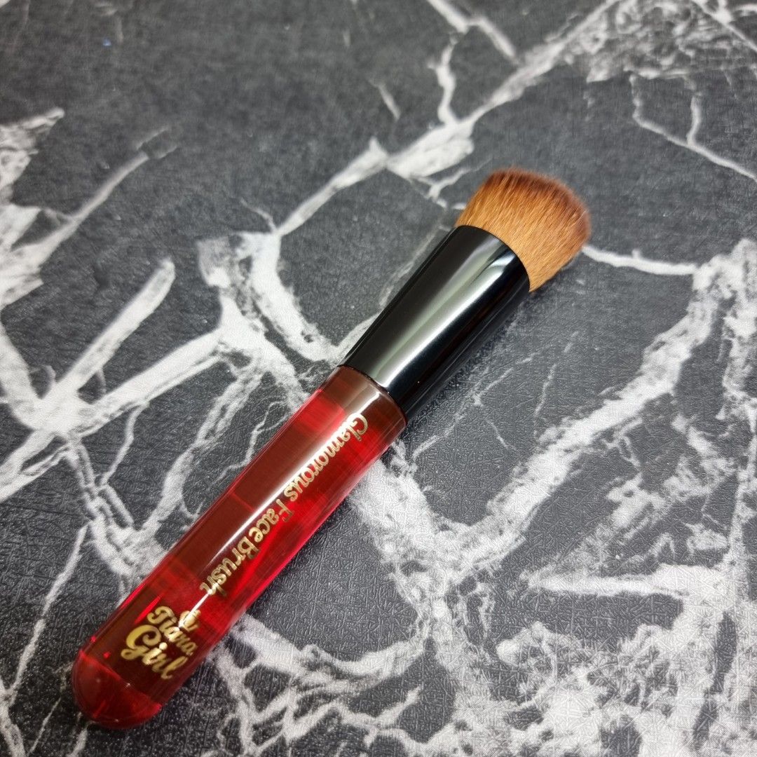 Angled Flat Top Makeuo Brush on Carousell