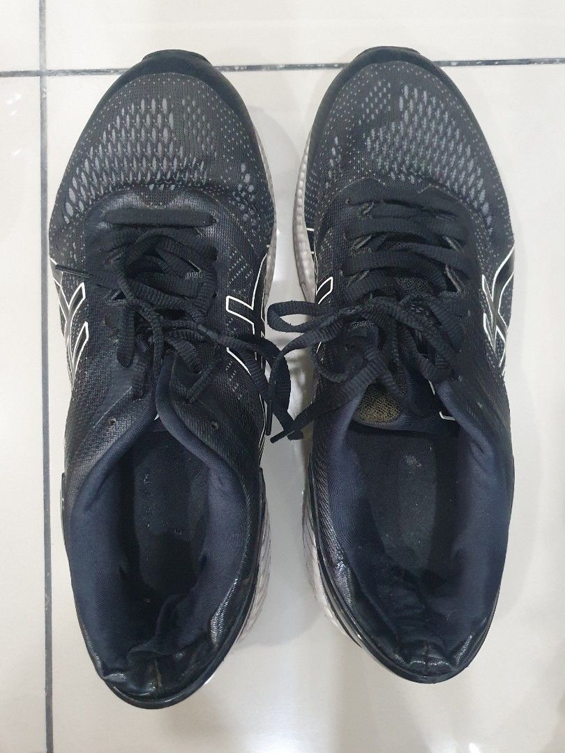 Nimbus 21 vs kayano 26 best sale