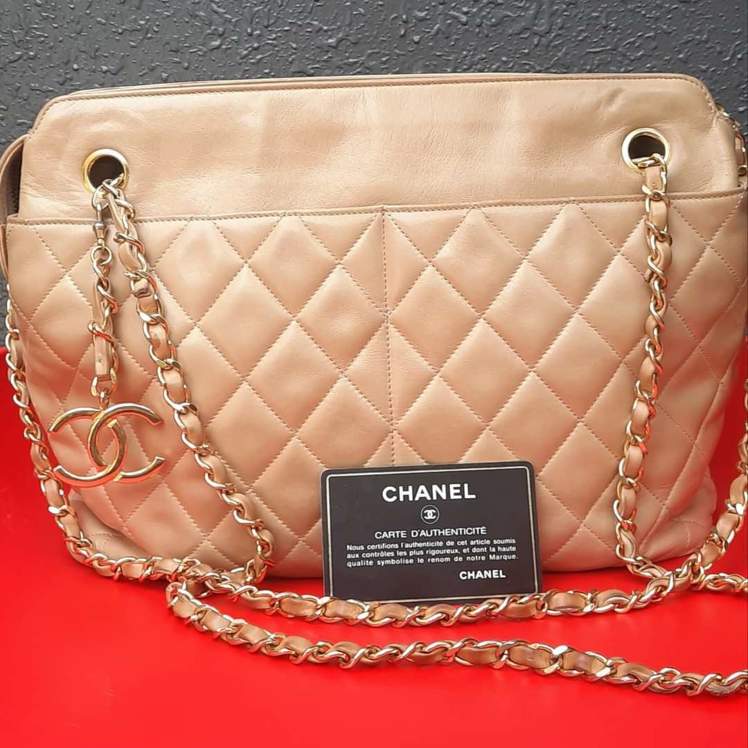 AUTH. CHANEL VINTAGE BUCKET BAG GHW, Luxury, Bags & Wallets on Carousell