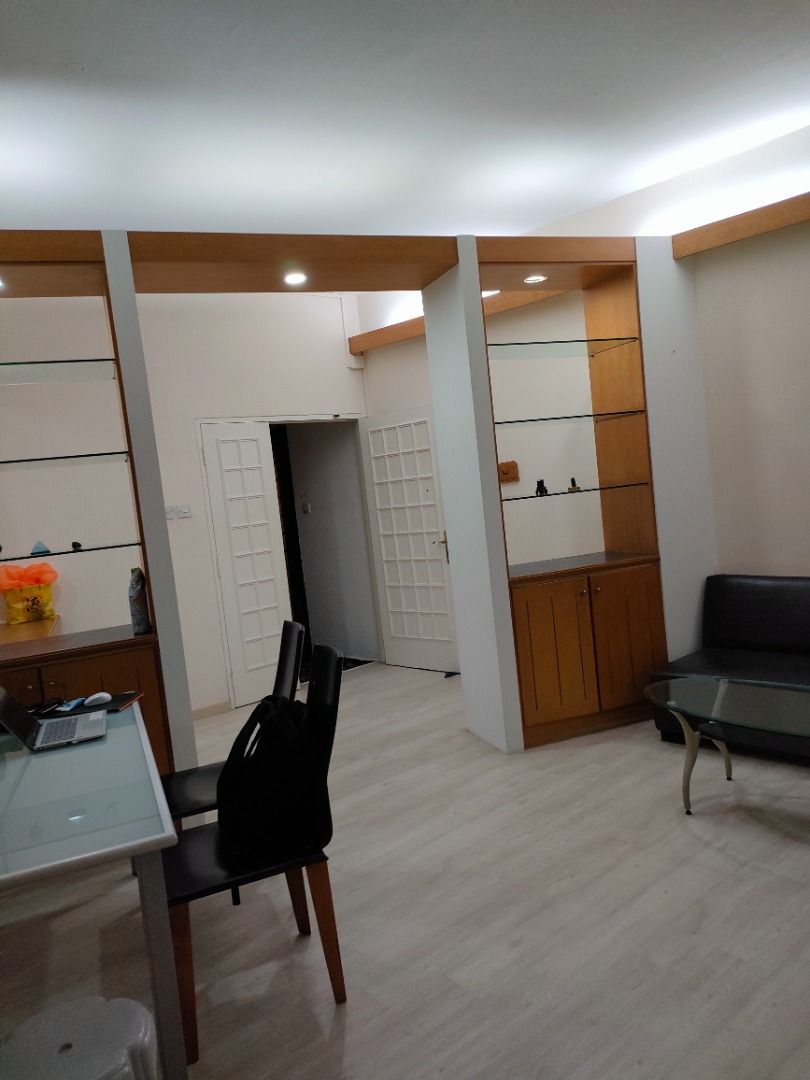 Balcony room (thomson view condo) beside upper thomson mrt for rent