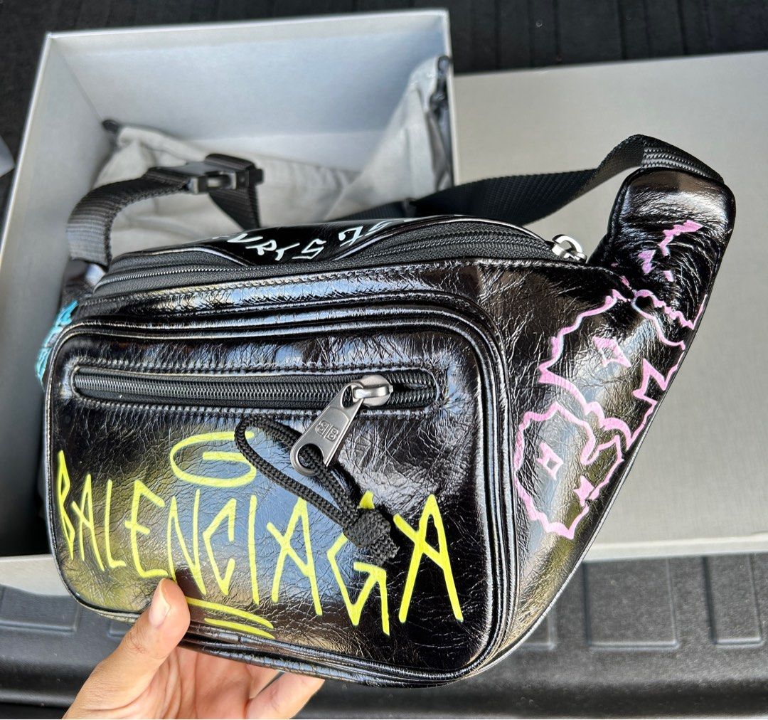 Waistbag balenciaga graffiti top