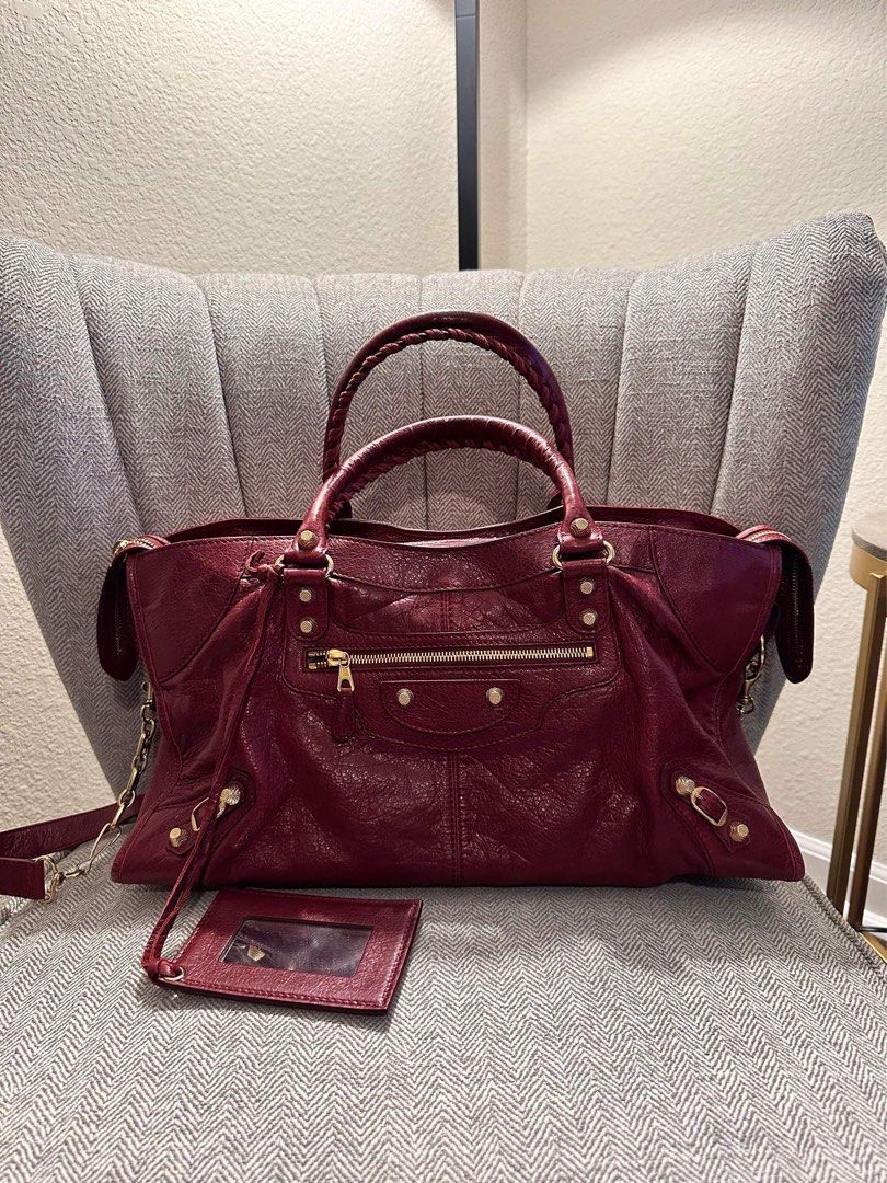 Balenciaga city large (Category: Luxury Bags & Wallets) located in Manila. Submitted by beisebastian (Listing ID 1235898759, Image 2). Description: Large size 101% AUTHENTIC FROM US PRELOVED Will ship bag from US Inclusive of shipping from US to PH.