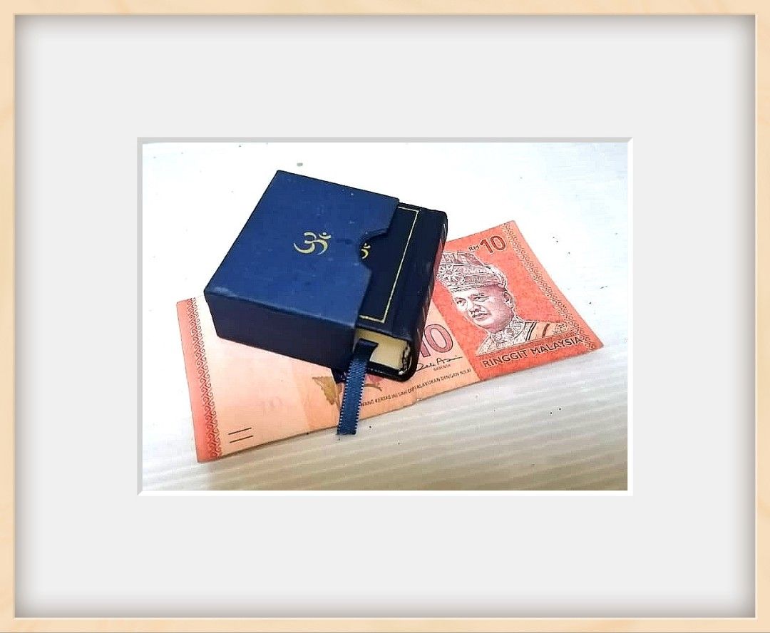 Bhagavad Gita miniature book Hobbies Toys Collectibles