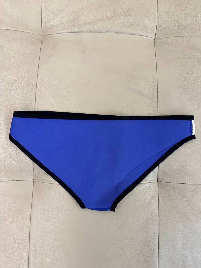 Blue bottoms TRIANGL bikini (Category: Bikinis & Swimsuits) located in Singapore. Submitted by legendarylala (Listing ID 1235983891, Image 2). Description: Blue bottoms TRIANGL bikini Size M Slight discoloration Worn once Selling heavily discounted.