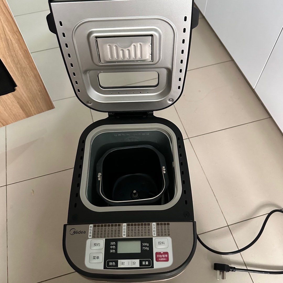 Bread Machine (Category: Breadmakers) located in Singapore. Submitted by jessie_sg (Listing ID 1235929183, Image 2). Description: Lightly used Condition: 9/10 Deal please refer to picture. No instruction, please search online Fast deal w/o bargain Deal at cck area under my block .