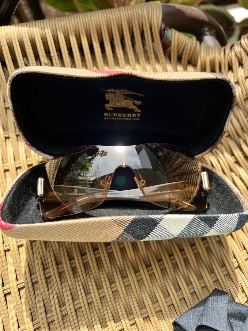 Burberry sunglasses b3043