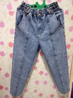 Celana jeans tebal model highwaist kekinian, size 33. Pinggang karet