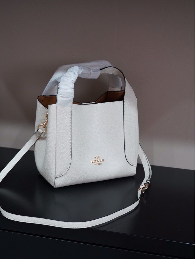 Authentic COACH Hadley Hobo 21 White, Women's Fashion, Bags & Wallets,  Cross-body Bags on Carousell