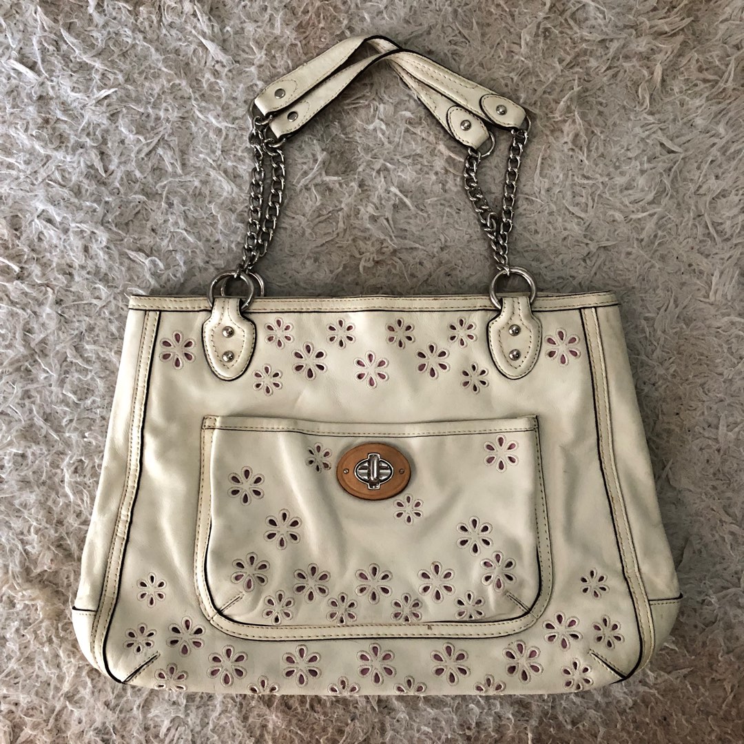 Coach Leather Daisy Shoulder Bag on Carousell
