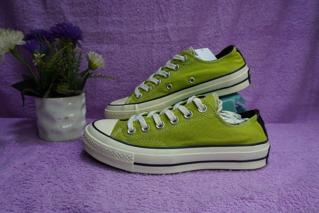 Converse with green insole top