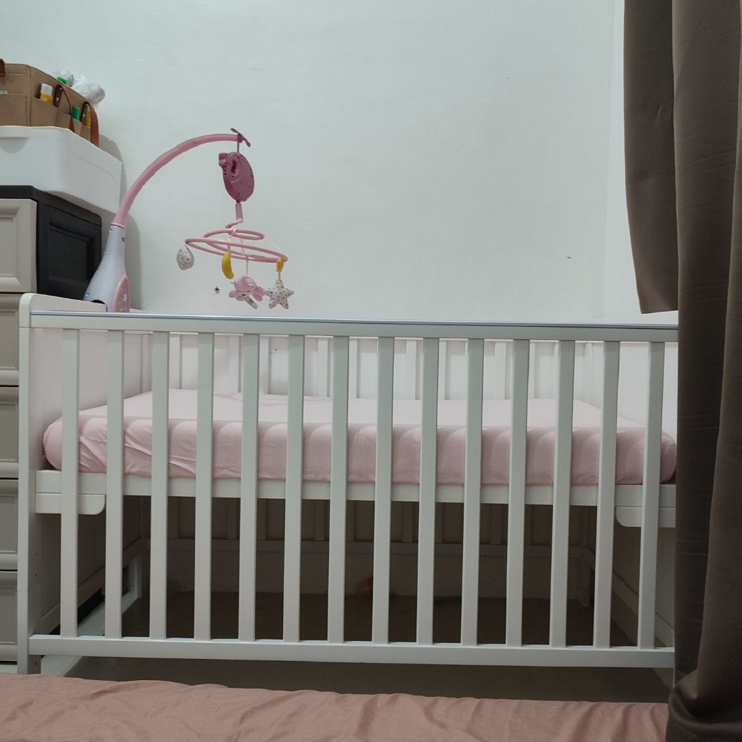 Olx baby hot sale crib