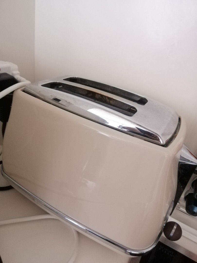 Delonghi Toaster, TV & Home Appliances, Kitchen Appliances, Ovens