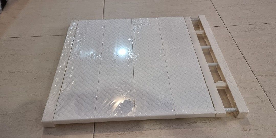 Extendable rack (Category: Food Organisation & Storage) located in Singapore. Submitted by yr_78 (Listing ID 1235948744, Image 2). Description: bought at $18. brand new in wrap..