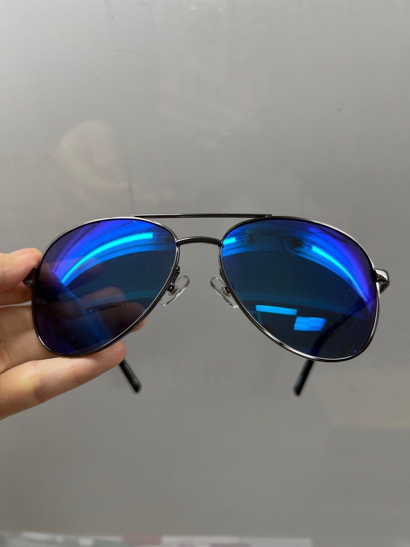 Foster Grant Aviator Polarized Sunglasses, Men's Fashion, Watches