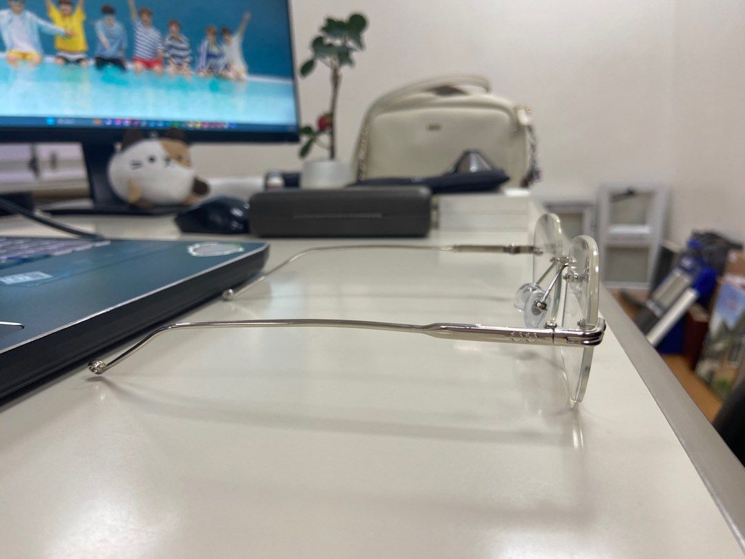 Frameless Reading Glass on Carousell