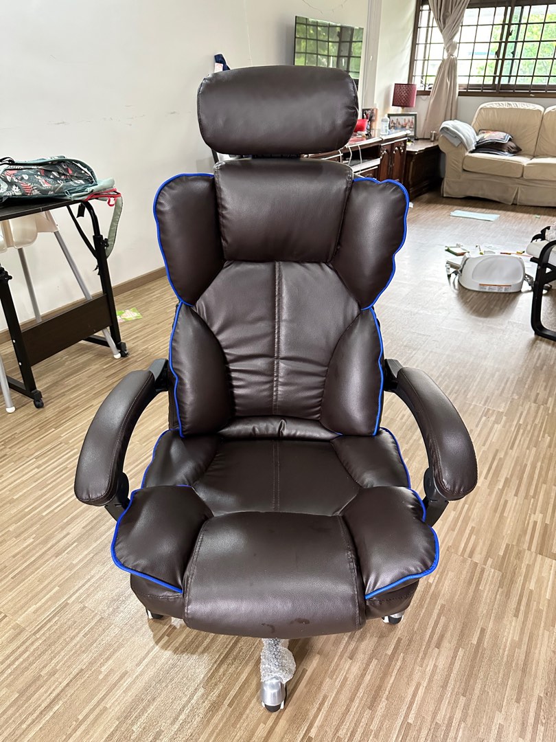 Full recline cushioned desk chair, Furniture & Home Living, Furniture, Chairs on Carousell