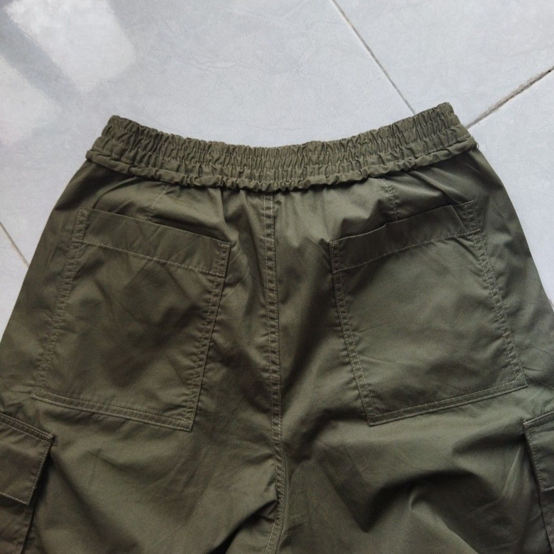 GU Super Wide Cargo Pants on Carousell