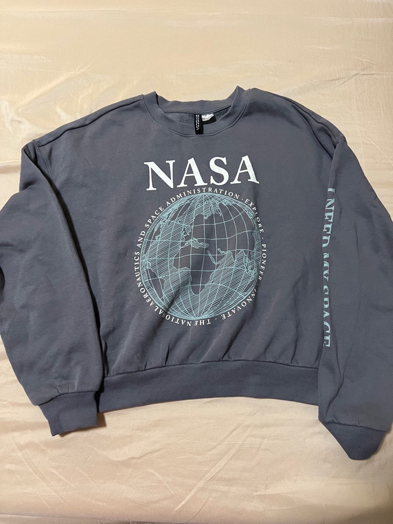 H and store m nasa sweatshirt