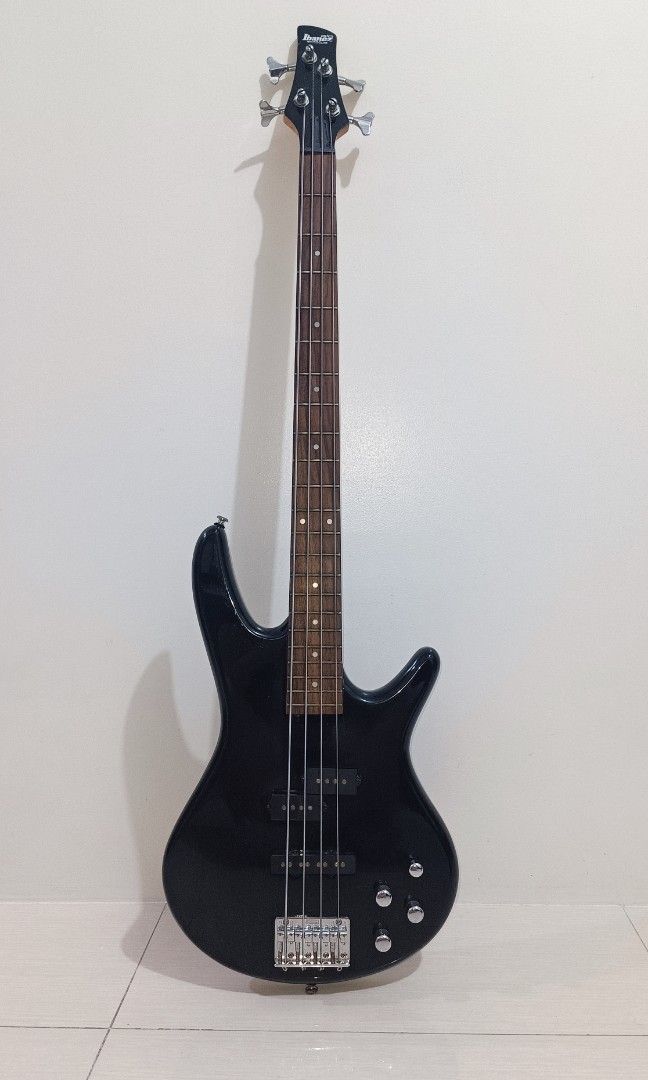 Ibanez Electric Bass Guitar (Category: Musical Instruments) located in Makati City. Submitted by itsmekellybels (Listing ID 1236035508, Image 2). Description: ‼️RUSH SELLING‼️ IBANEZ GIO GSR200 4-STRING ELECTRIC BASS GUITAR with STRAP and CASE/GIG BAG Color: BLACK ₱10,899 (SLIGHTLY NEGOTIABLE FOR SURE BUYER) ✖️PASS SA LOWBALLER🙅 Pick up at Shaw Blvd Mandaluyong Ibanez SR Gio GSR200 Electric Bass Guitar Features: ✅Poplar body with maple neck make