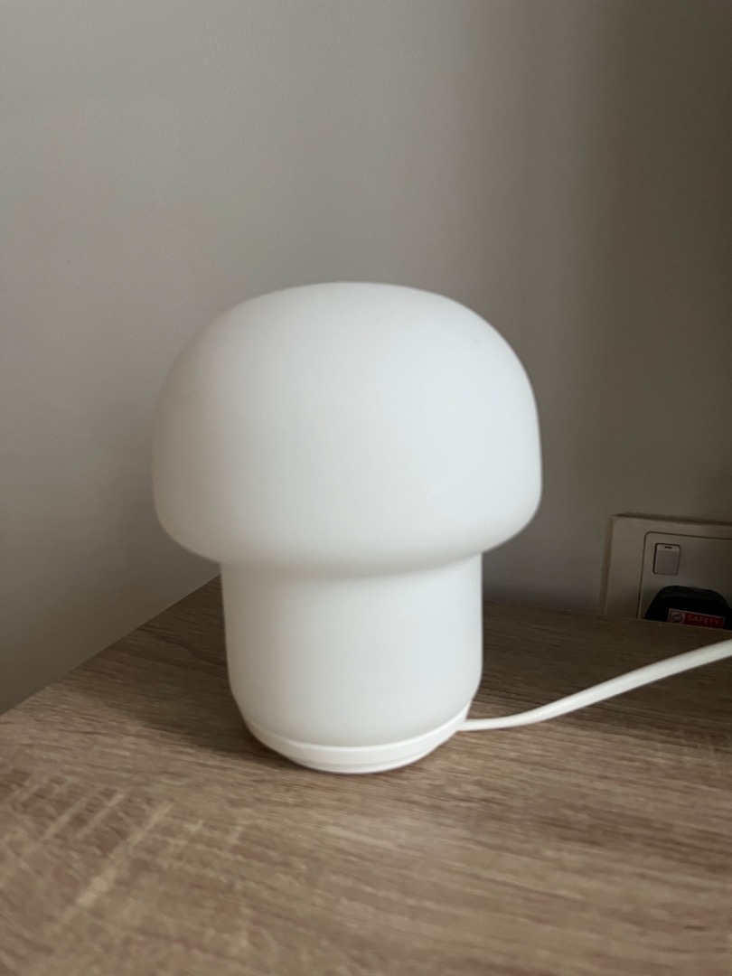Tokabo store table lamp