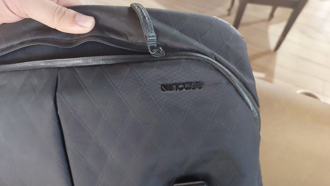 Incase Diamond wire sling pack