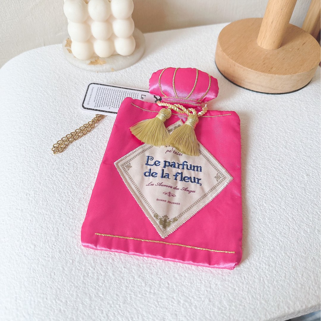 Le Parfum Tissue Pouch On Carousell le-parfum-tissue-pouch-on-carousell