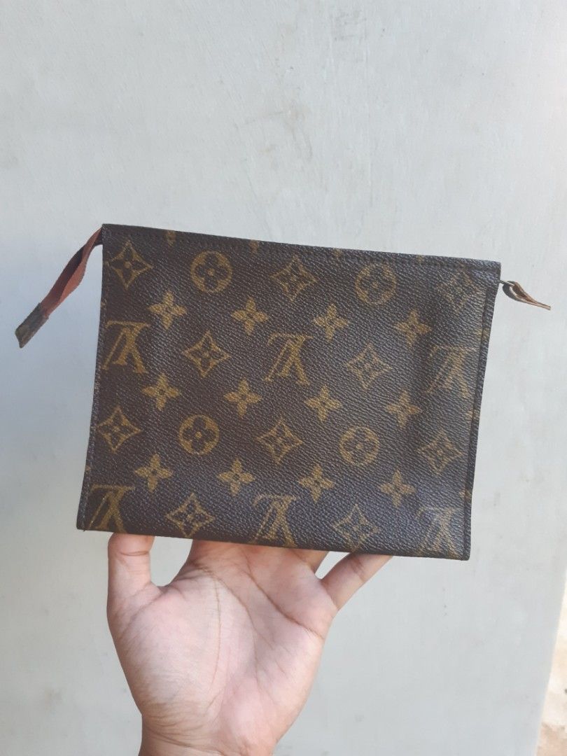 LOUIS VUITTON VINTAGE TOILETRIES 19 NEW OLD STOCK 70S 80S PRECODE
