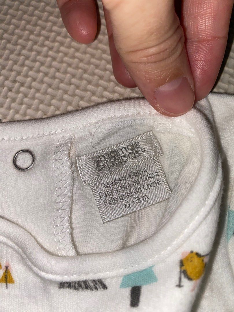 Mamas & Papas Long Sleeve Onesie (Category: Babies & Kids Fashion) located in Pasig City. Submitted by ynabg (Listing ID 1235934882, Image 2). Description: Size on tag : 0-3 months 📍Dela Paz, Pasig.
