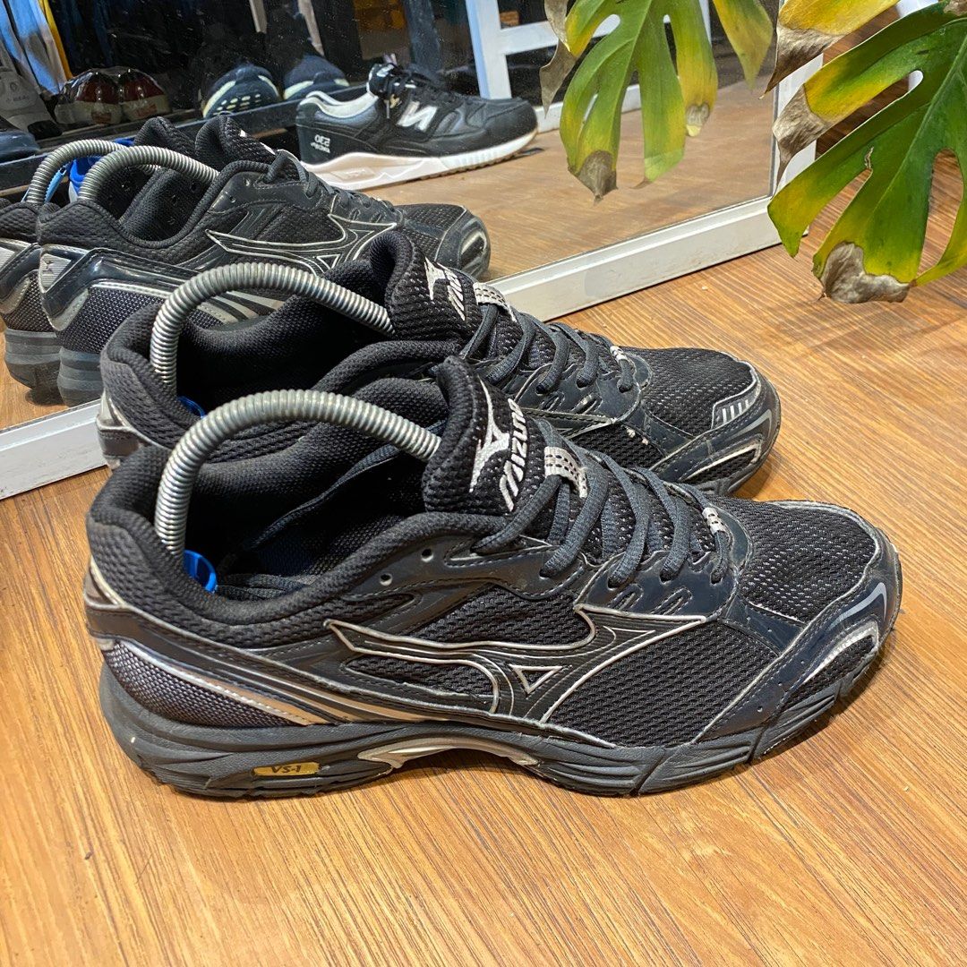 Volleyball mizuno vs online asics