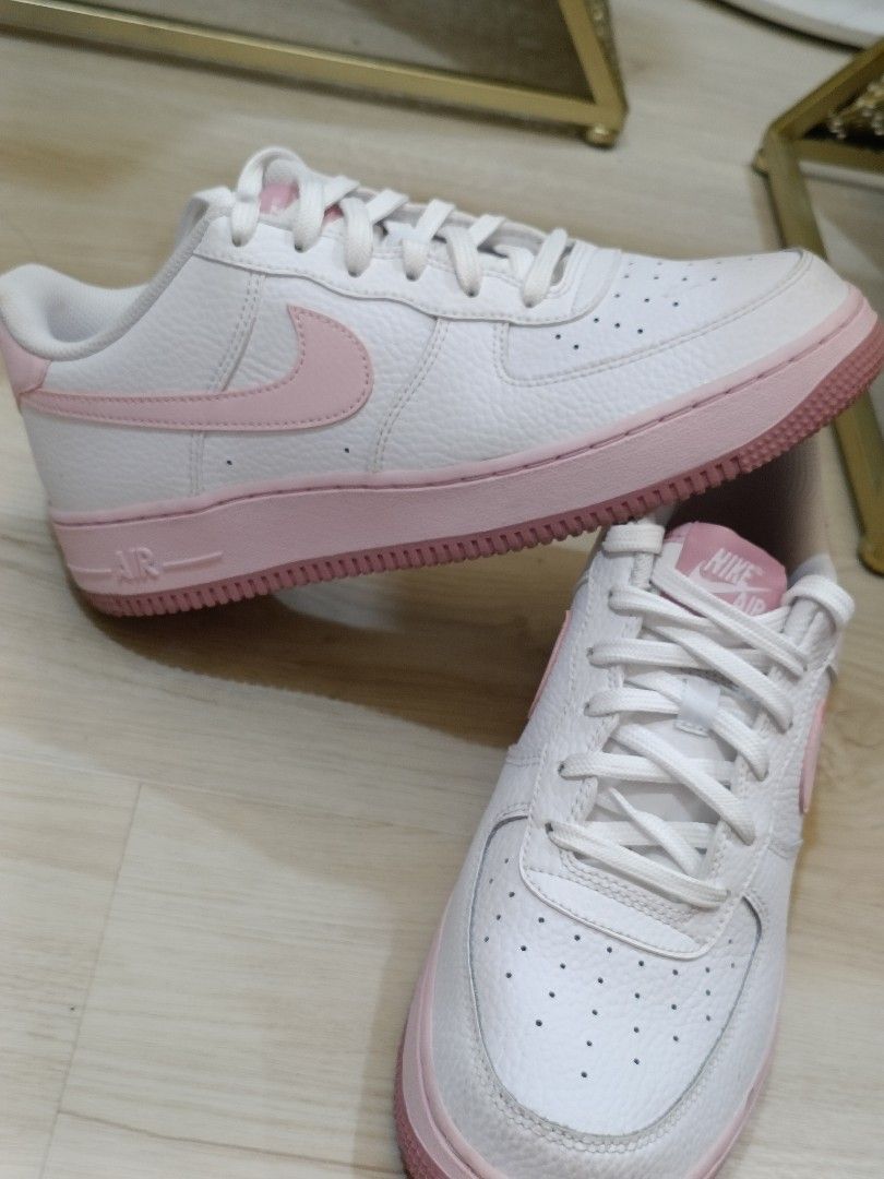 White and pink discount air force 1 junior