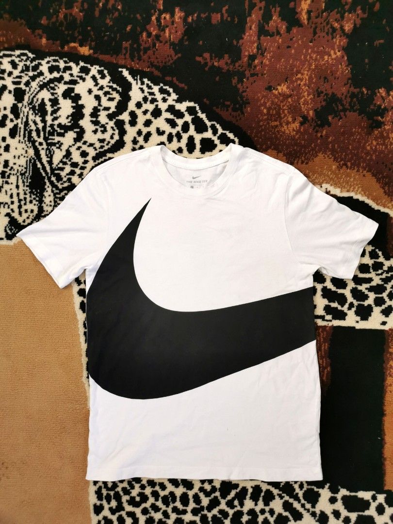 Big nike logo online