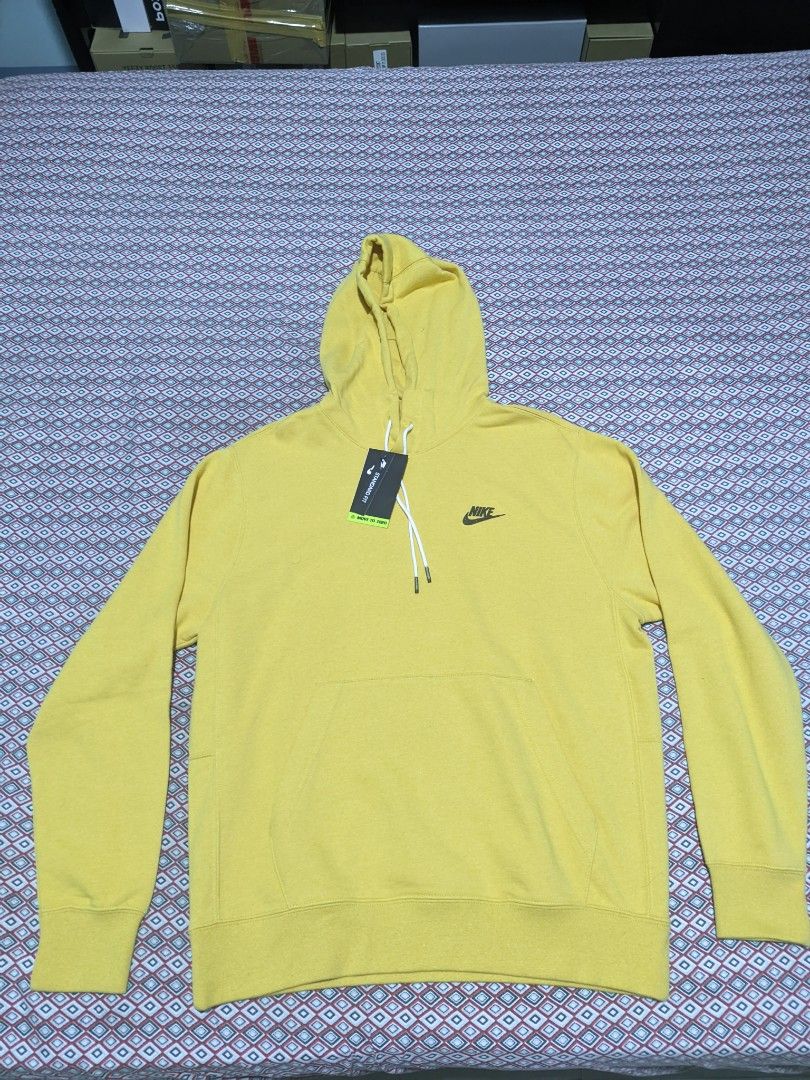 Nike Sportswear Men's Pullover Hoodie (M), Men's Fashion, Coats, Jackets  and Outerwear on Carousell