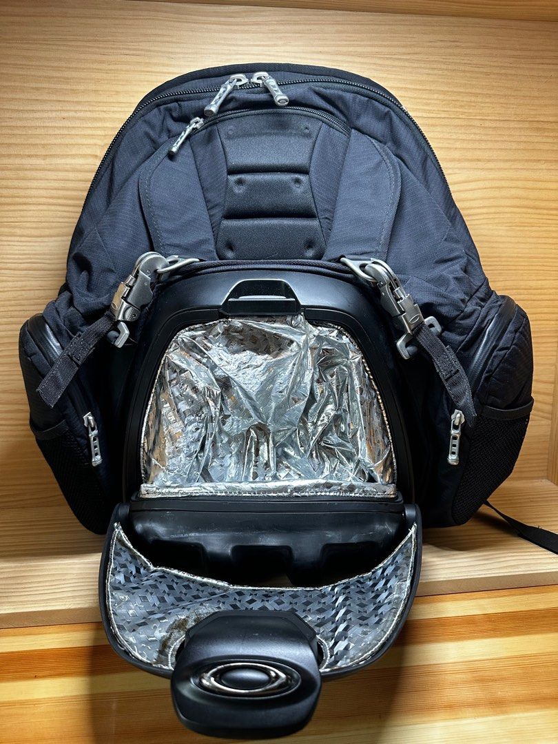 Oakley lunch top box backpack