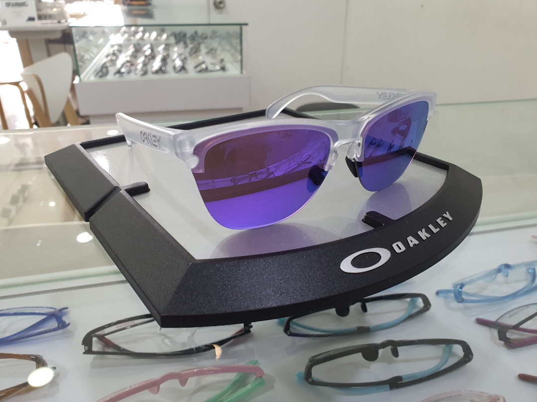 Oakley frogskin clearance lite violet iridium