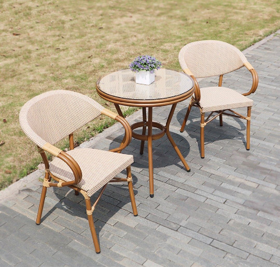 Cafe style outdoor table and chairs outlet
