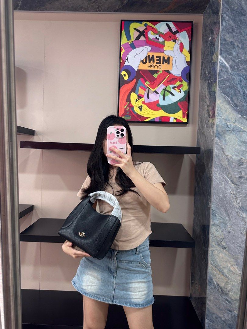 Outfit) Coach Hadley Hobo 21 in Black🖤, Women's Fashion, Bags & Wallets,  Cross-body Bags on Carousell